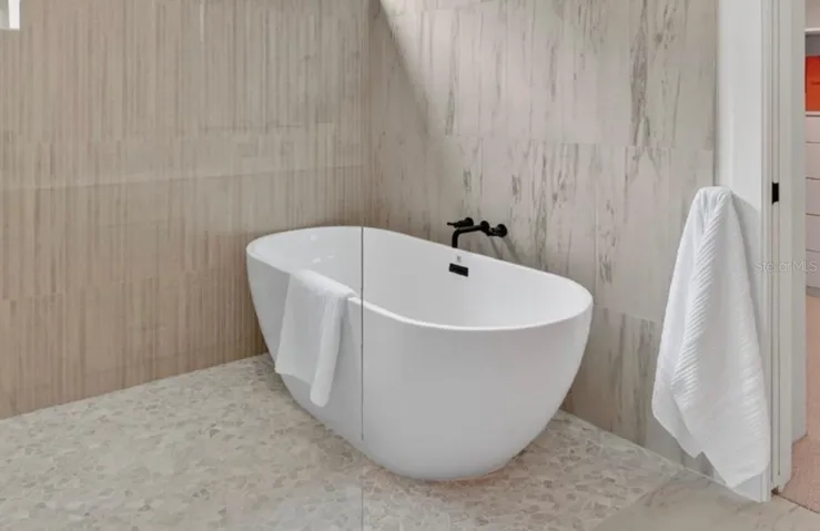 Master suite bathtub