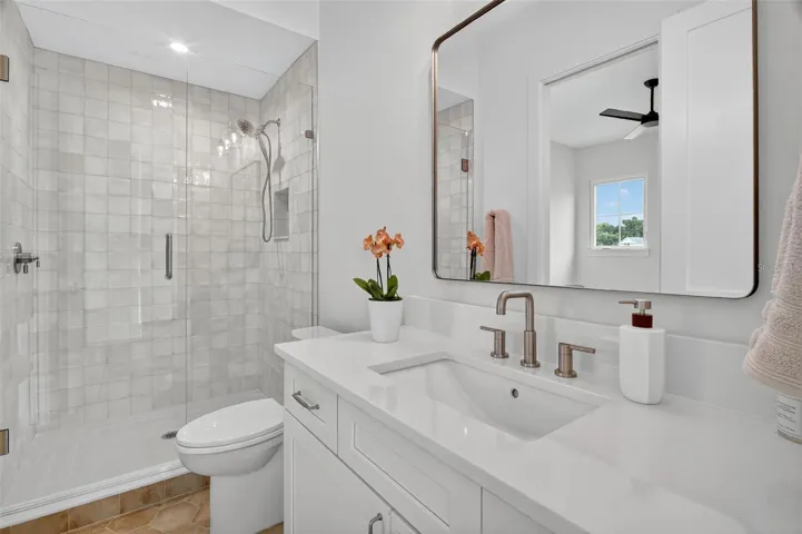 En-suite bathroom 4
