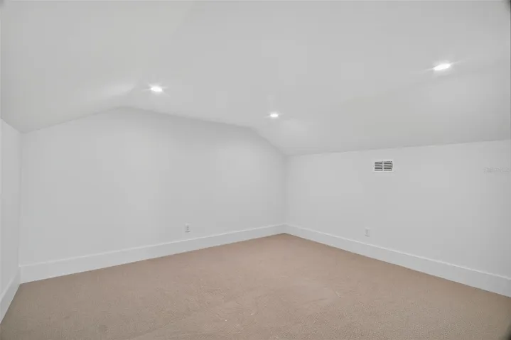 Air-conditioned bonus/storage room