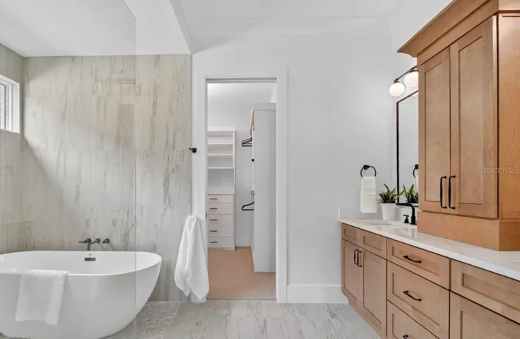 Master suite bathroom