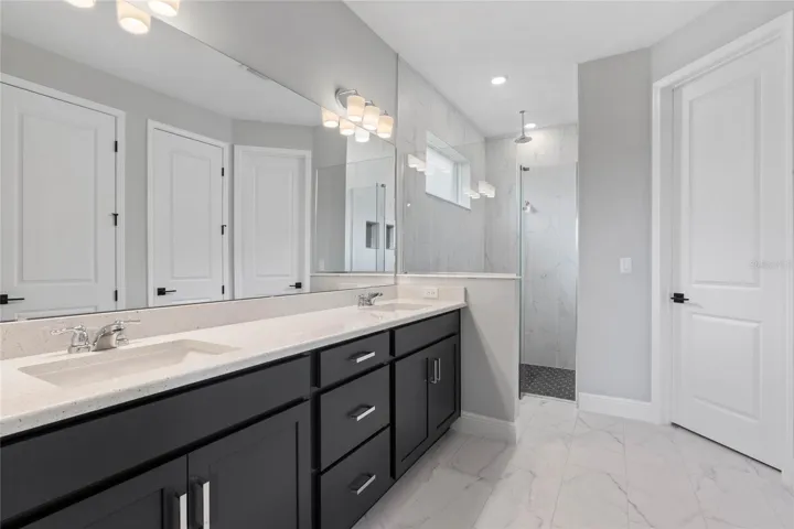 Primary Suites Bathroom