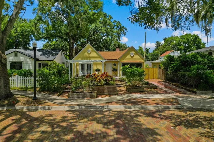 Welcome home to 615 Richmond Street