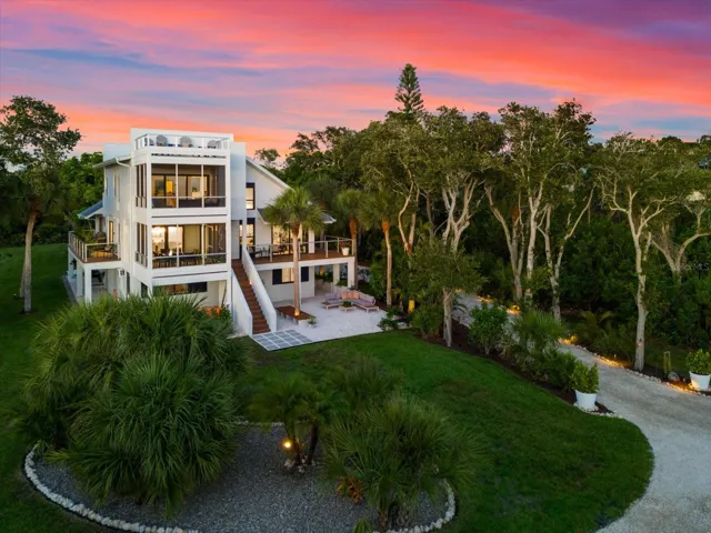 Your Modern Oasis Awaits!