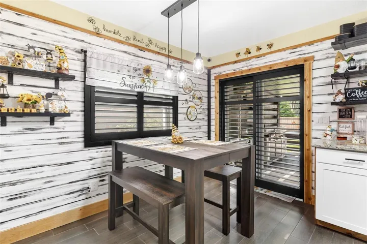 Dining Area with Sliding Doors leading to Lanai Area