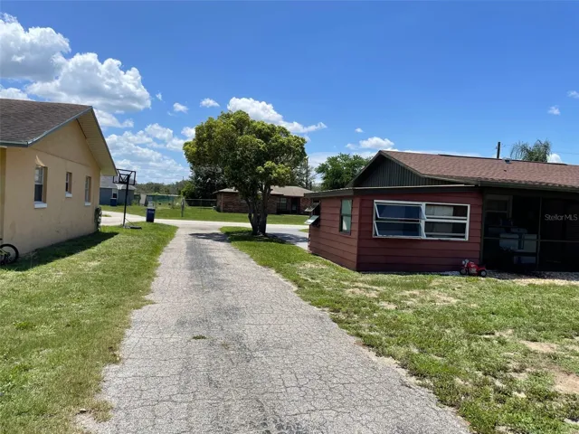 Driveway to unit B