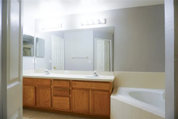 Primary bath with garden tub