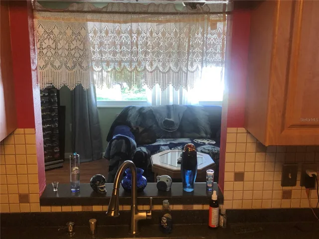 Pass through window to den (former florida room)