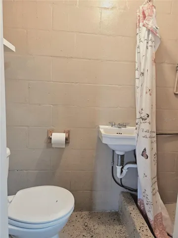 Bathroom 2 in garage