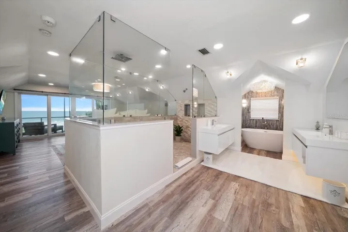 Extra Large Custom Shower with Beautiful Beach Views!