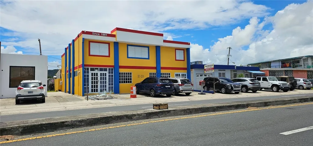 Caguax Avenue - Facade