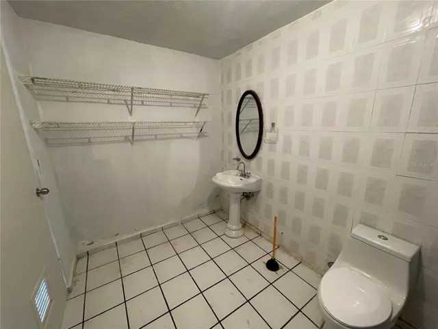 Full Bathroom