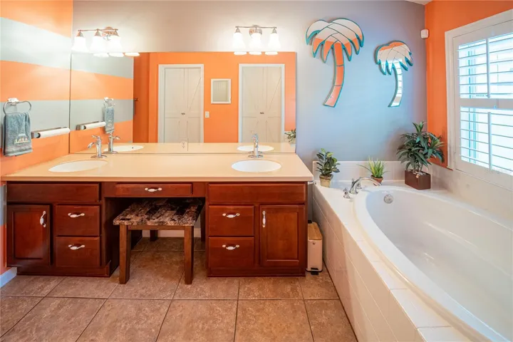 Mstr Bath Double Sinks