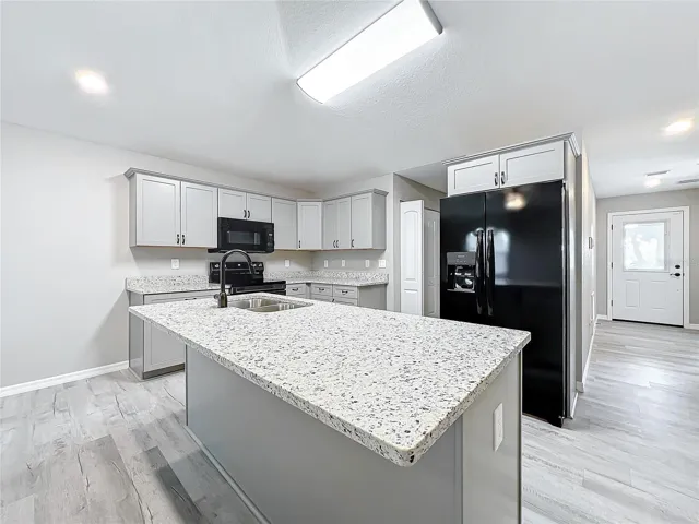 Kitchen and hallwasy