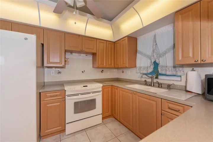 plenty of cabinet and counter space