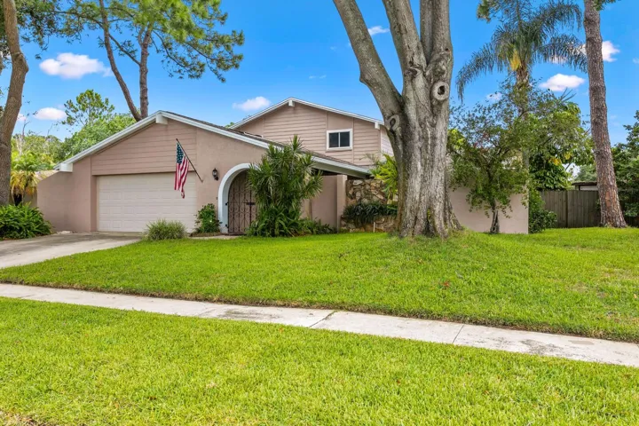 Welcome home to 7001 Edenbrook CT in Twelve Oaks