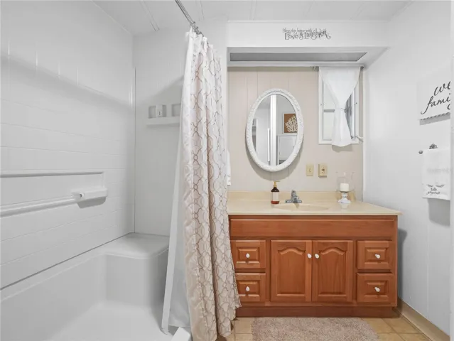 Guest Bath with shower