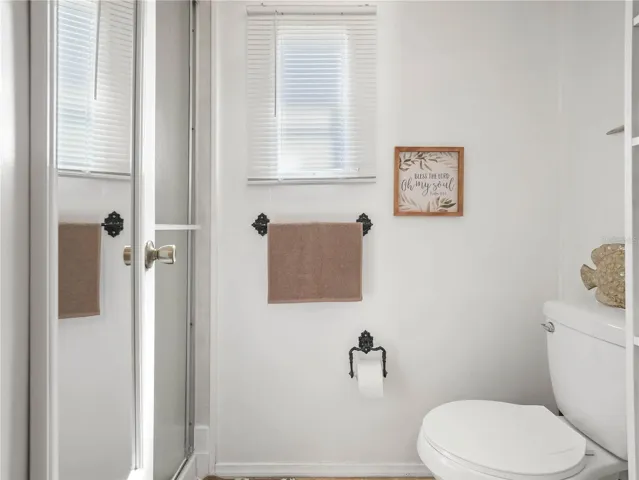 Master bath w/ step in shower