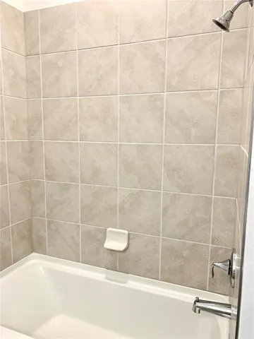 Secondary Bath Tub/Shower