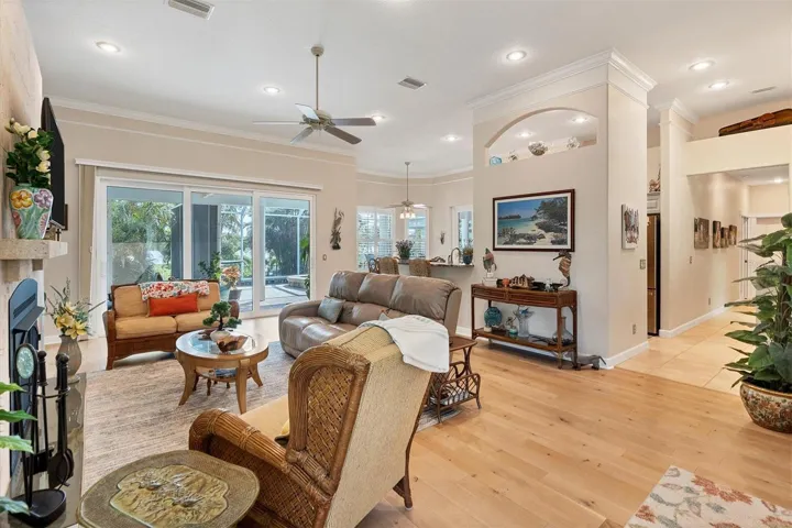 Living Room/Kitchen