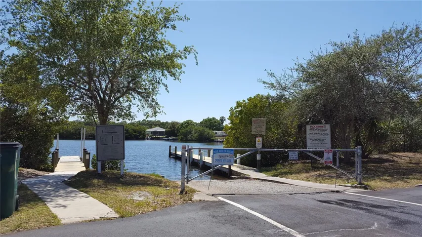 Private boat ramp available for members.