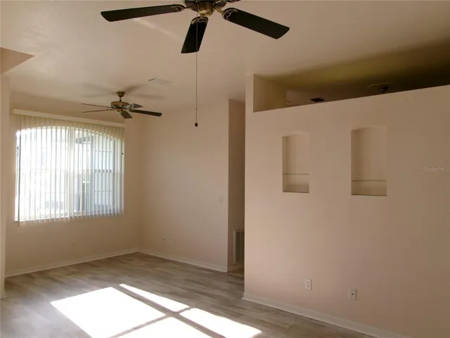 Living room/dinning area