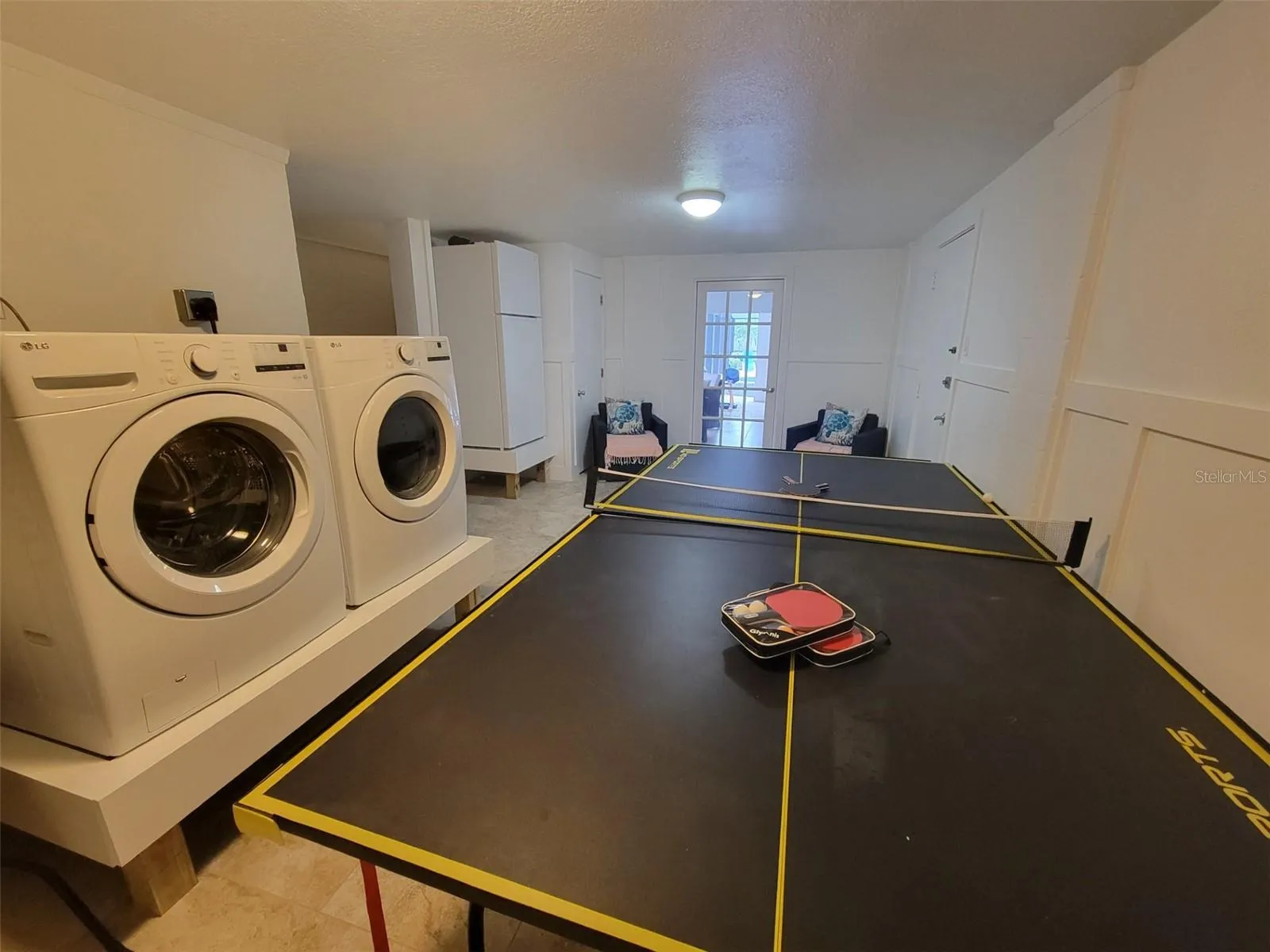 Ping Pong table/washer, dryer, extra fridge, access to pool area