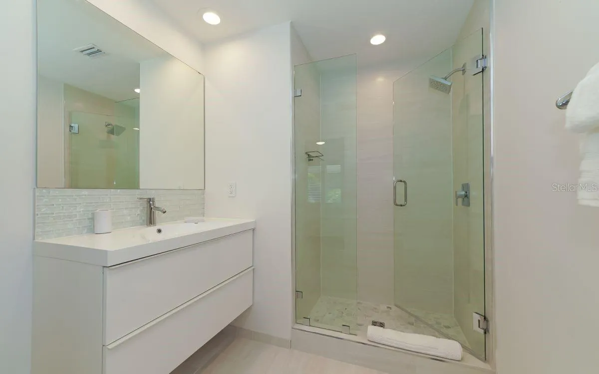 Guest bathroom for bedroom 3