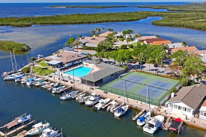 Gulf Harbors Yacht Club