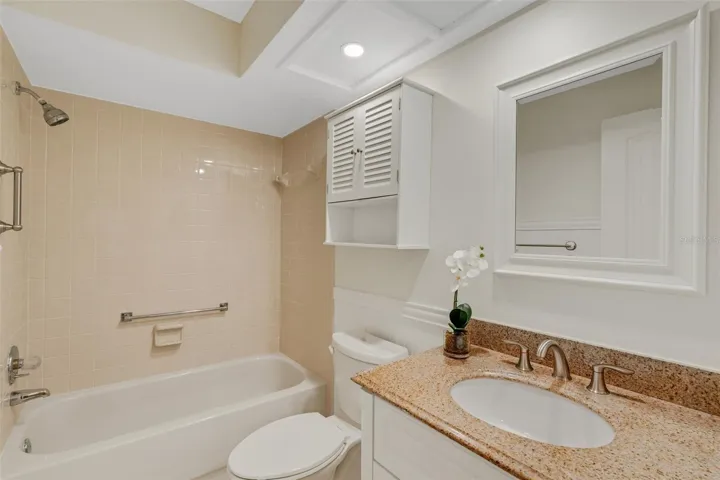 Nicely updated guest bathroom with tub/shower~