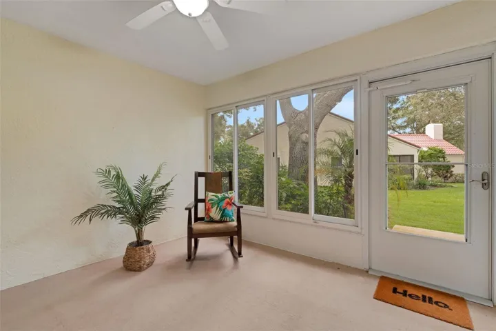 Enjoy the beautiful green lawn views~