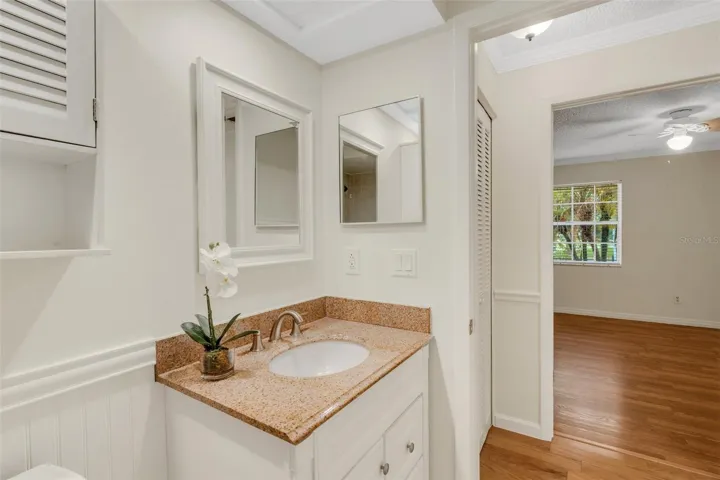 Guest bath conveniently located to main living for convenience~