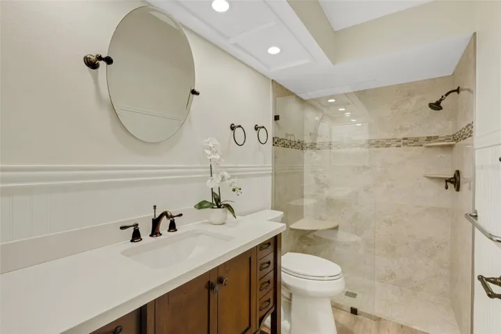 Fully updated en suite with tile & glass step-in shower~