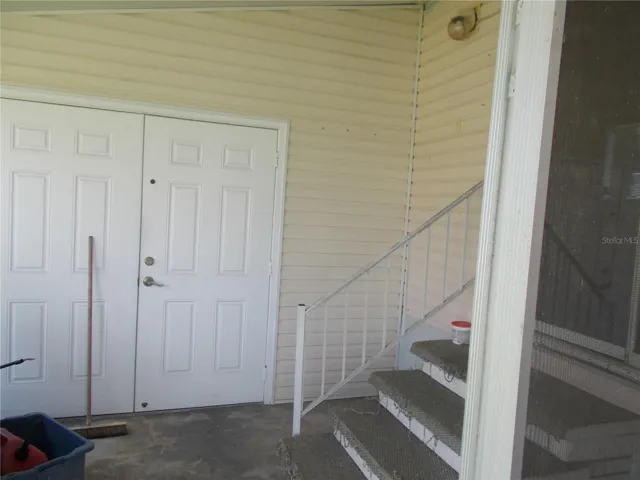 Entrance to Large Lanai