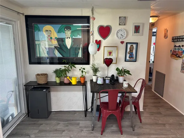 Eat in kitchen