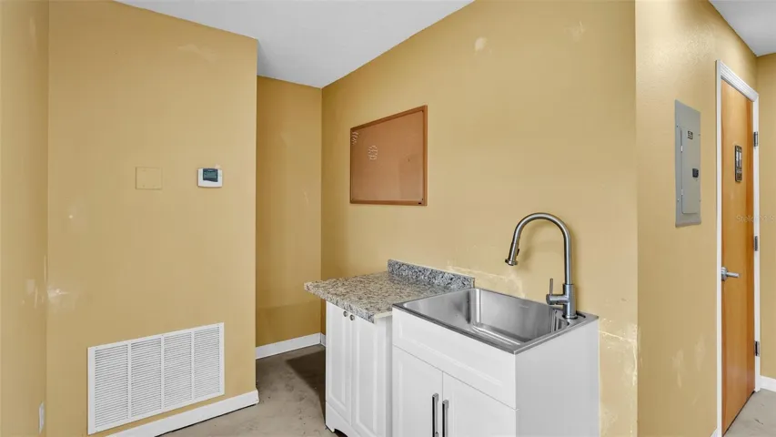 End Unit/Office