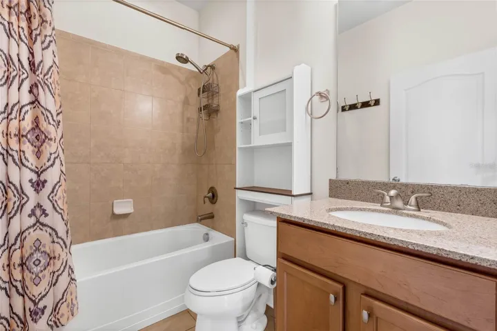 Shared Guest Bathroom