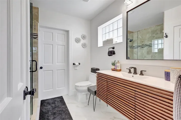 Primary Ensuite Bath