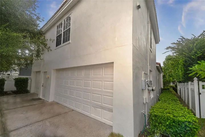 Three Vehicle Garage off Alleyway