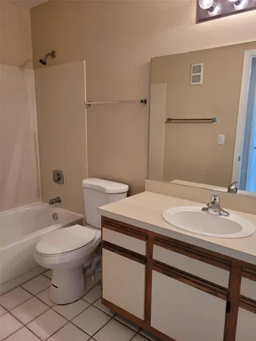 2nd Bathroom in Hallway next to Bedroom #2