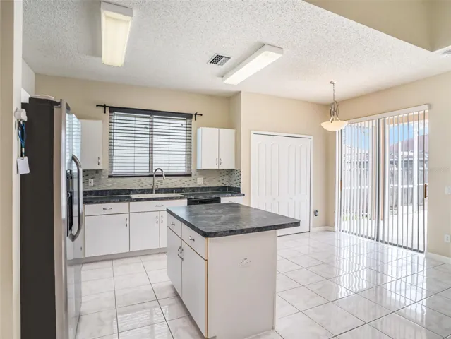 Kitchen/Breakfast Nook
