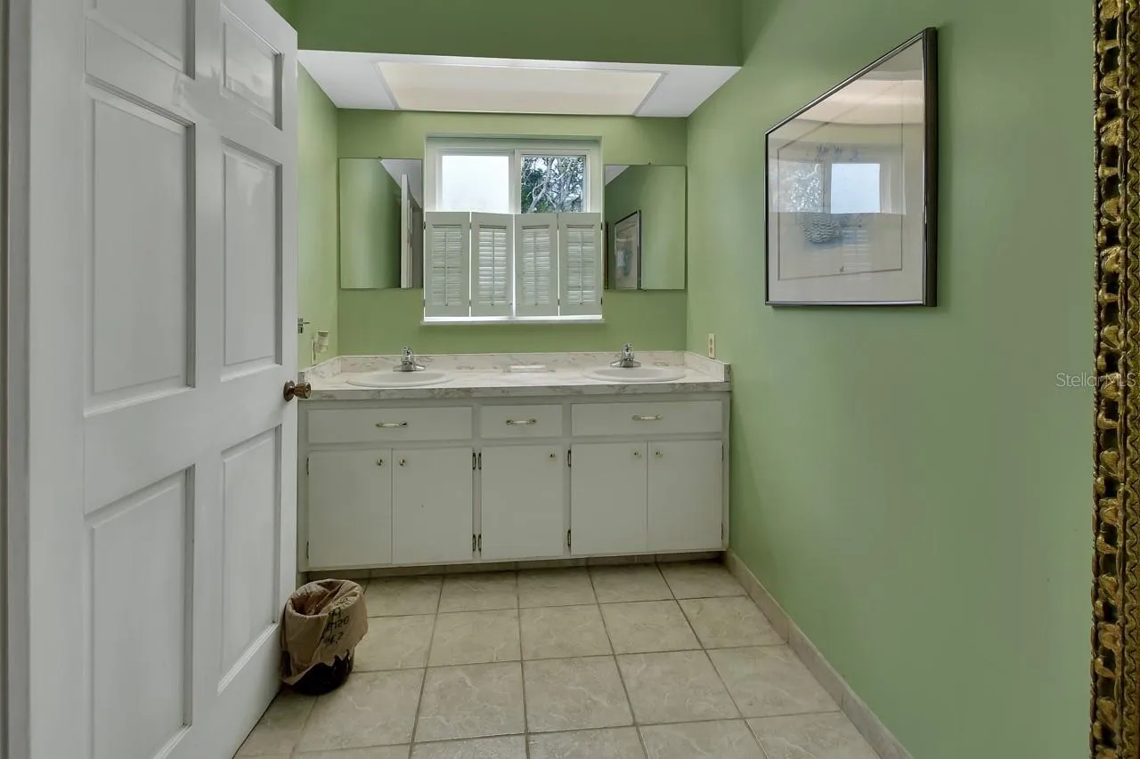 master bath 1st floor