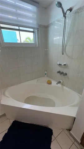 On suite Jacuzzi.