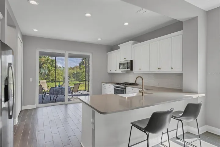 Kitchen bar with room for 2 or 3 barstools