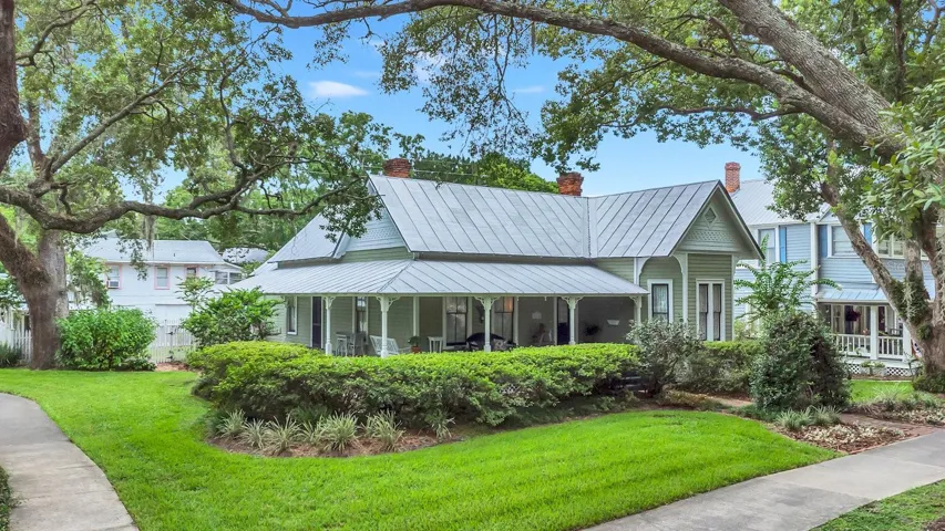 Welcome to 618 S Oak Avenue!