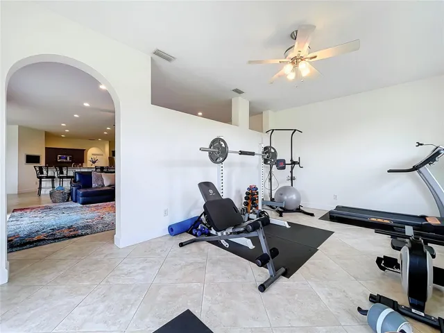Bonus room/den/gym/work station