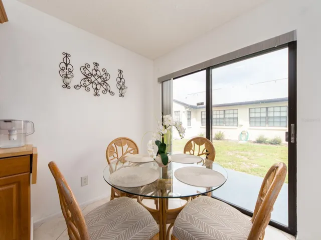 BREAKFAST ROOM