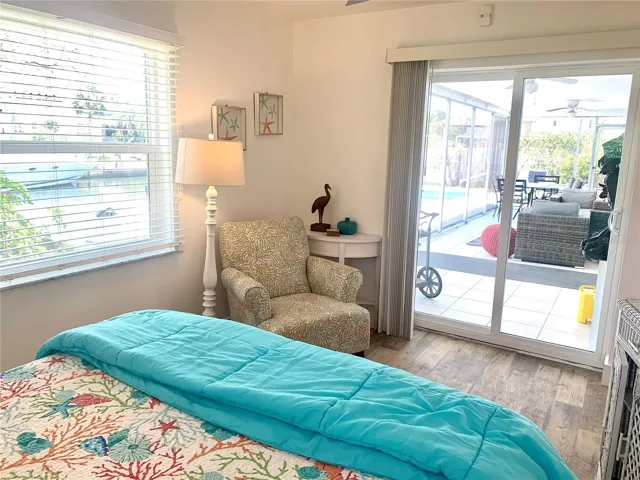 2nd bedroom with lanai access