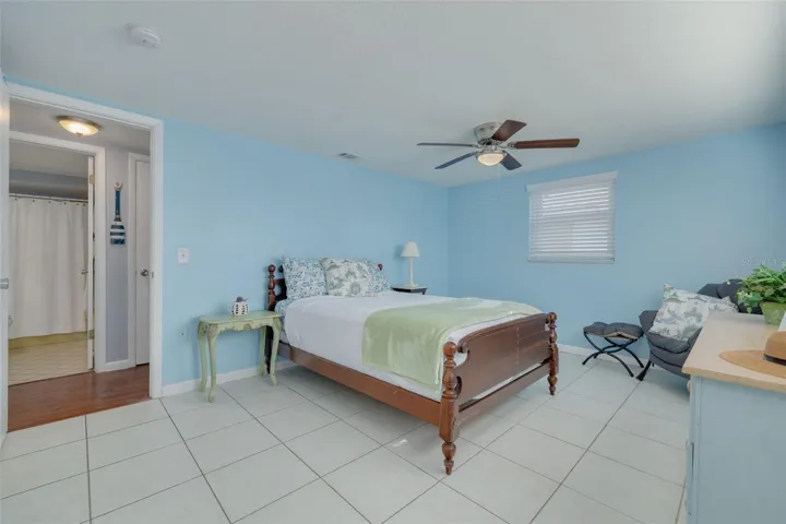 Guest bedroom