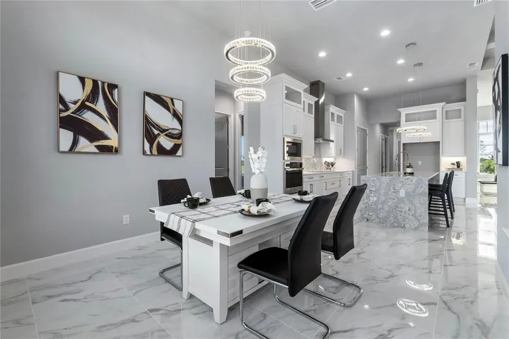 Breakfast Nook w/Chandiler