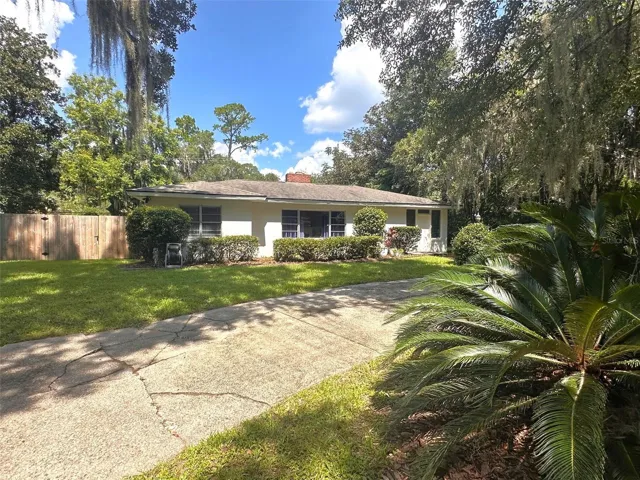 Brick 4 bdrm/2 bth home with a semi circle driveway